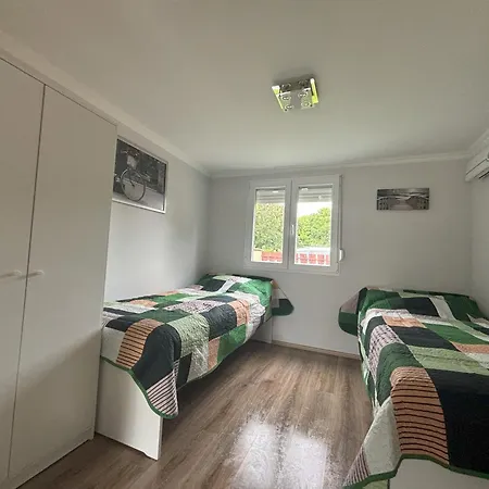 Holt-tisza Panzio Apartment *