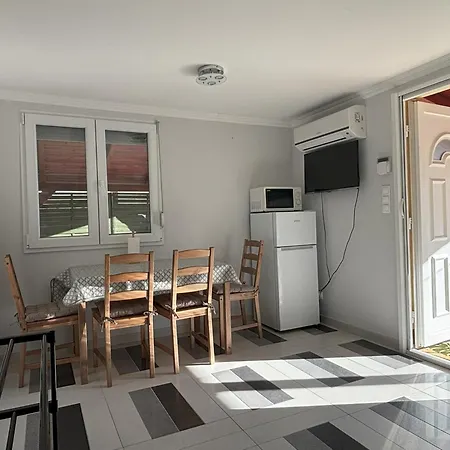 Holt-tisza Panzio Apartment Szolnok
